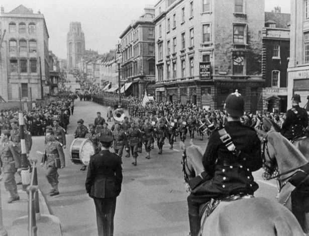 U.S. Army parade at the bottom of Park Street. Photos of U.S. Military in Bristol Second World War WW2 US Army